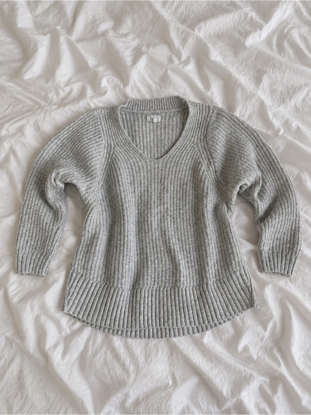Lou & Grey Light Gray Ribbed V-Neck Sweater